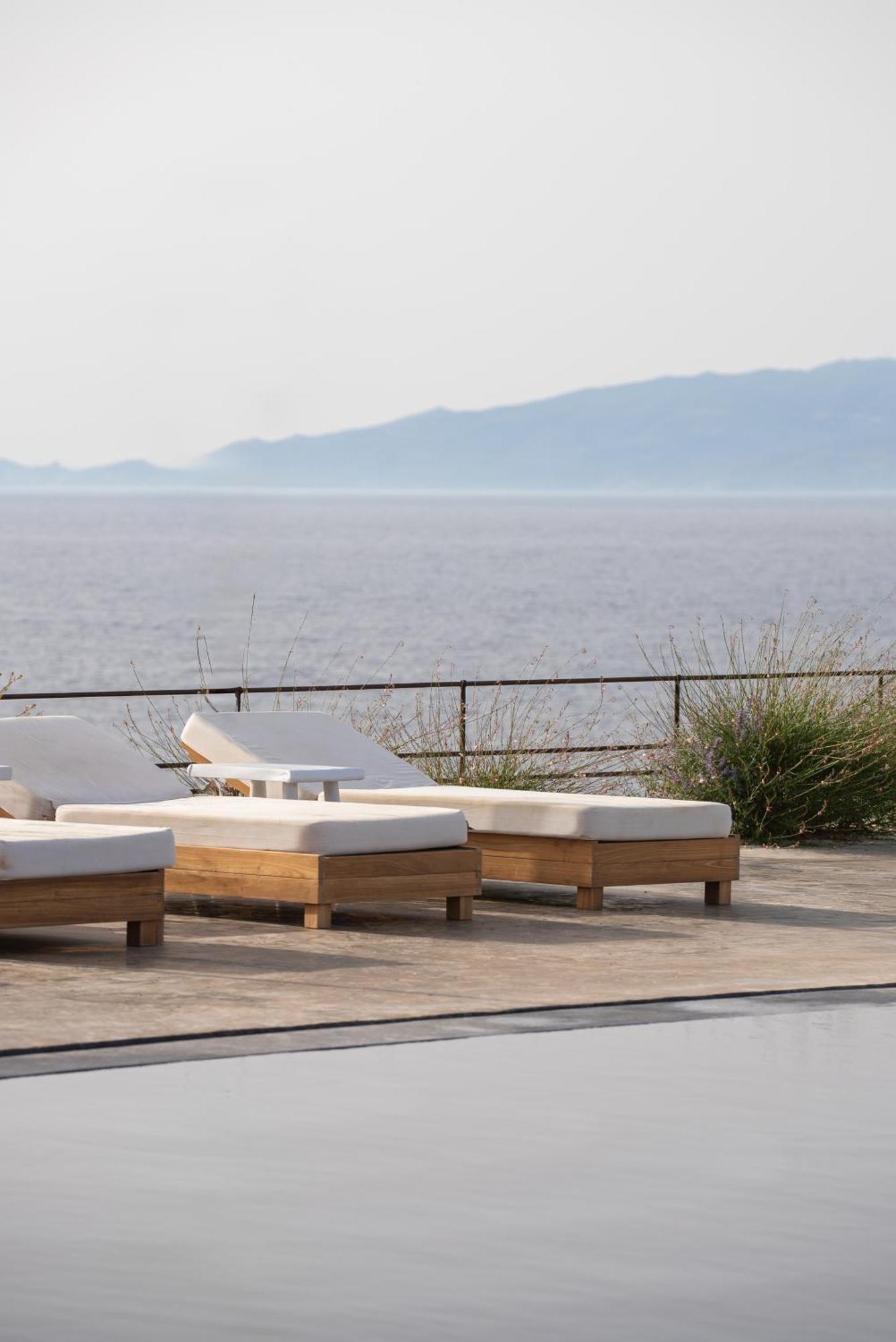 Colombos Beachfront Foinikia  Exterior photo