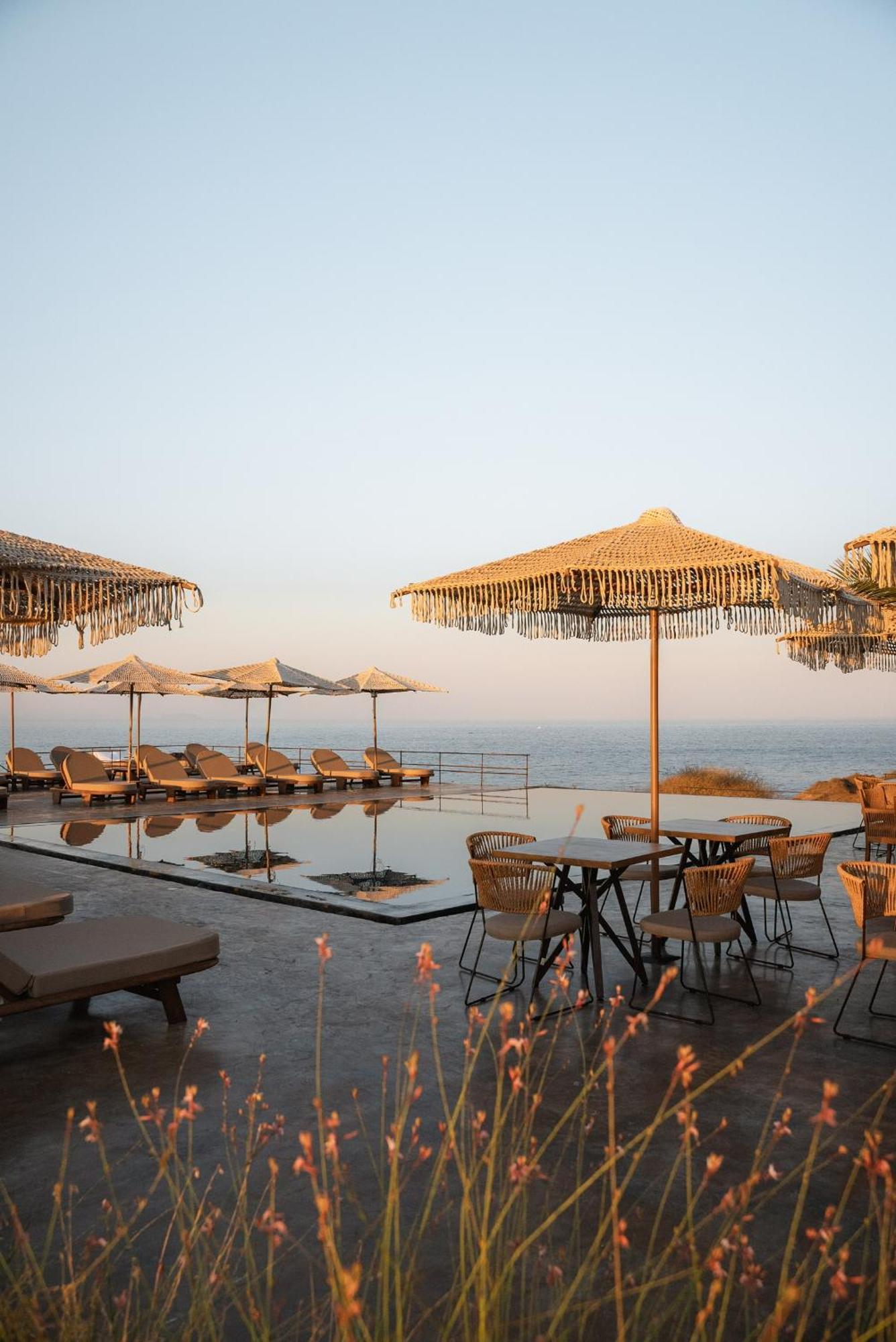 Colombos Beachfront Foinikia  Exterior photo